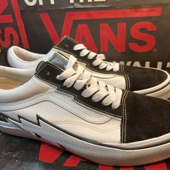 Vans Men's 11.5 Old Skool Bolt Two-Tone Black/White VN0009Q5BMW - Picture 12 of 12
